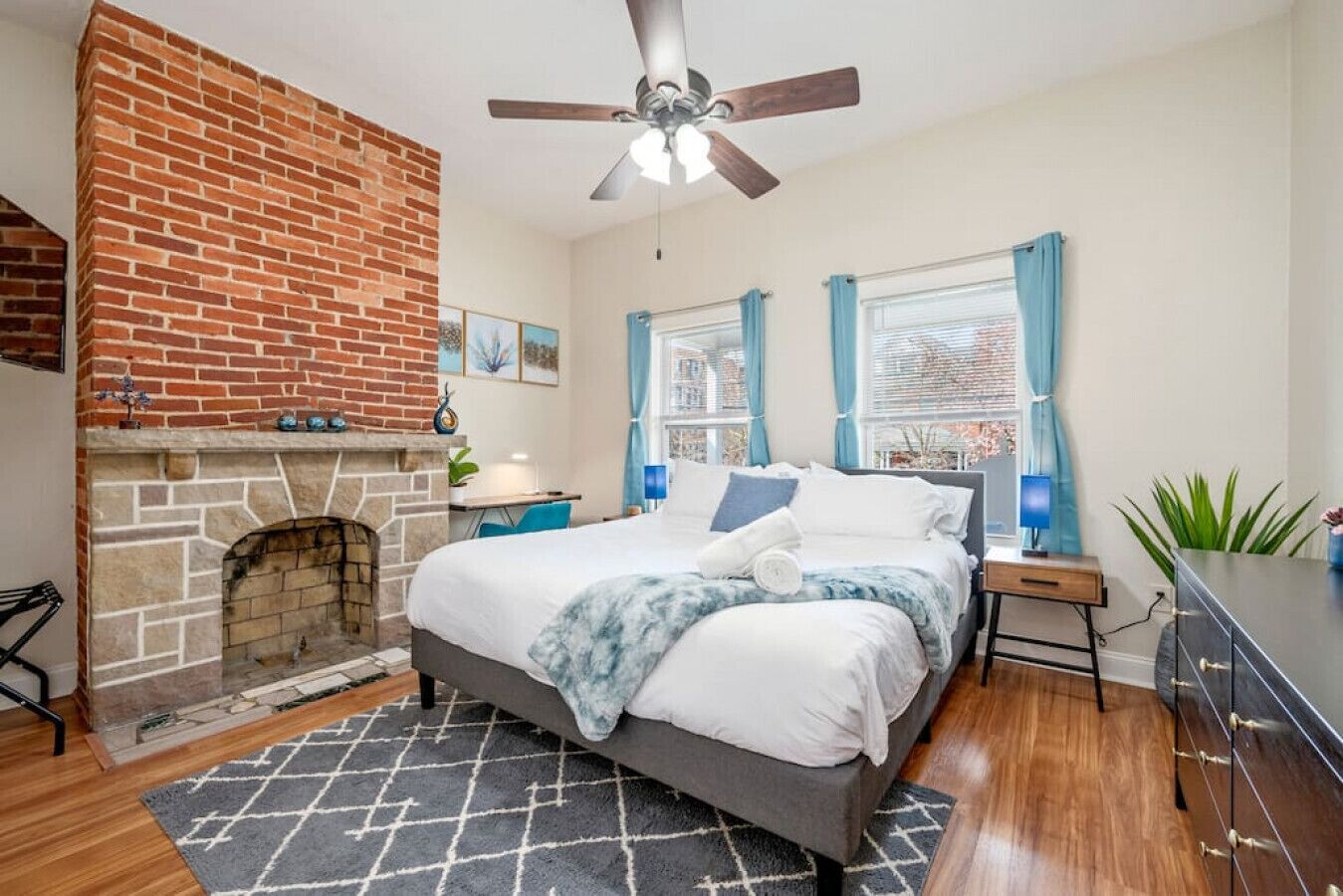 2 bedrooms, desk, iron/ironing board, travel crib