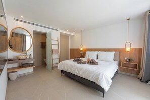 4 chambres, fer et planche à repasser, lit de bébé portatif