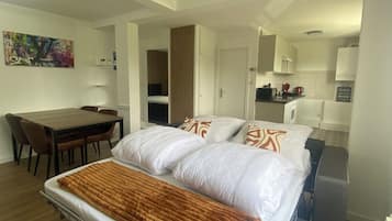 1 bedroom, internet, bed sheets