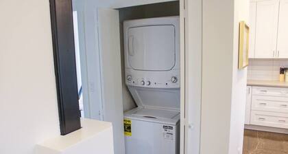 Modern 2BR w/ Rooftop Hot Tub, Sauna & Lake Views