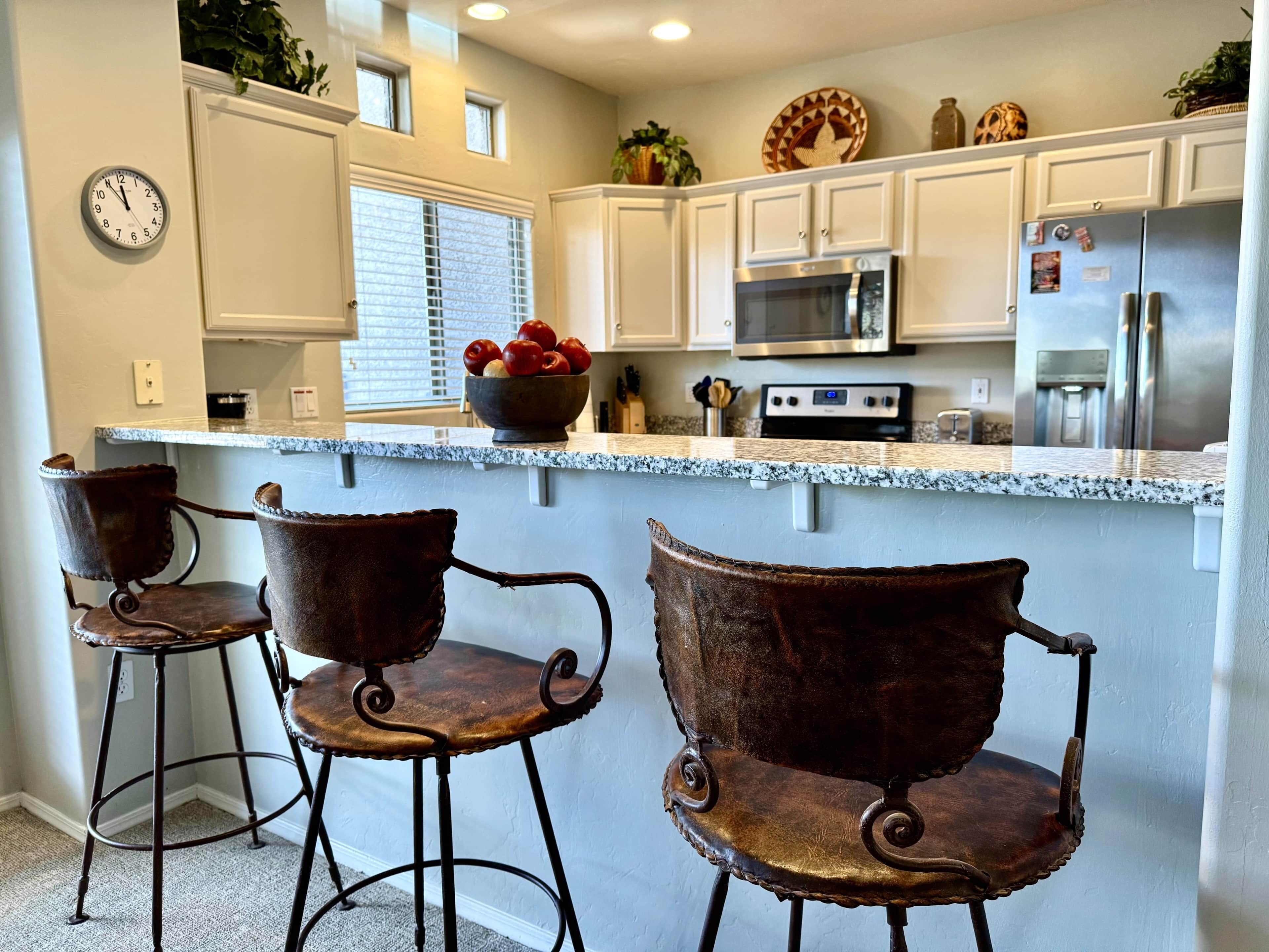 ثلاجة، ميكروويف، فرن، موقد طهي مسطح