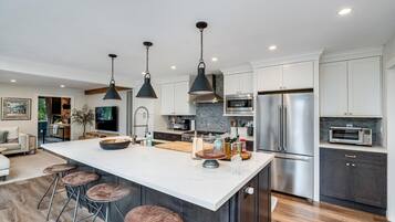 Refrigerador, microondas, horno, placa de cocina