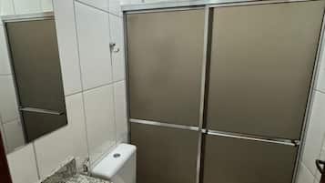 Standard Triple Room | Bathroom | Shower, towels, toilet paper