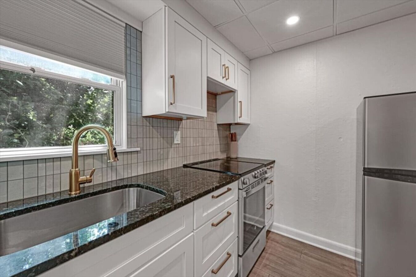 Køleskab, mikrobølgeovn, ovn, kogeplade