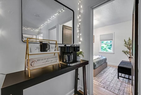 2 habitaciones, wifi y ropa de cama . Cottage by the Pines