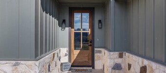 Modern Farmhouse Retreat - Leon's Crossing