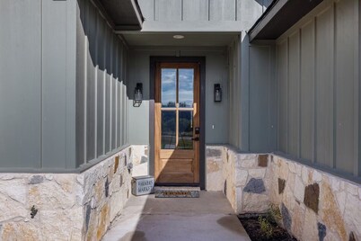 Modern Farmhouse Retreat - Leon's Crossing