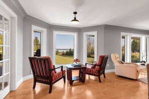 TV connectée, cheminée, chaîne hi-fi, imprimantes