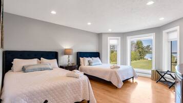 4 bedrooms, desk, iron/ironing board, travel crib