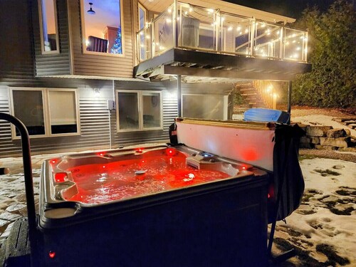 Waterfront Villa on Bruce Peninsula | Hot Tub, Fire Pits, Kayaks & Sleeps 12