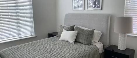 2 habitaciones, tabla de planchar con plancha, wifi y ropa de cama