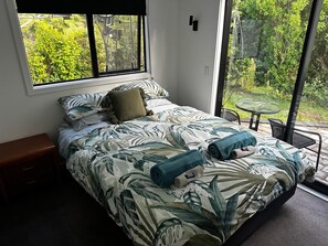 1 bedroom, free WiFi - Hosts on the Coast Tranquil Views Studio (Whanagamata)