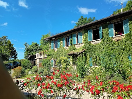 Front of property. Casa Levi