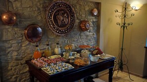 Tägliches inbegriffenes großes Frühstück