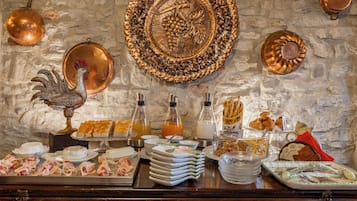 Free daily full breakfast