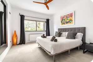 6 quartos, ferros/tábuas de passar roupa, Wi-Fi, roupa de cama