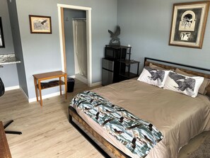 1 bedroom, bed sheets