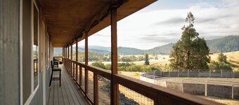 the Bunkhouse Eagle - Private Studio Retreat Room