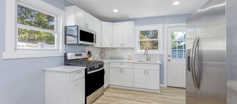 Steps from Bay • Pet Friendly • Kids Playroom • Stunning Sunsets • Mini Golf