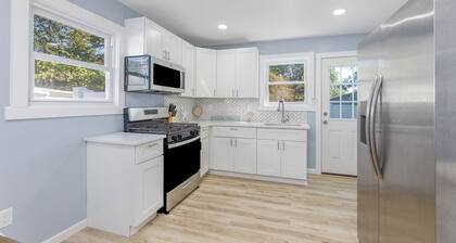 Steps from Bay • Pet Friendly • Kids Playroom • Stunning Sunsets • Mini Golf