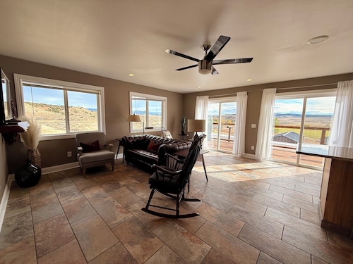 Charming 1-bedroom apartment in awesome Ten Sleep with AC