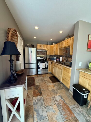 Charming 1-bedroom apartment in awesome Ten Sleep with AC