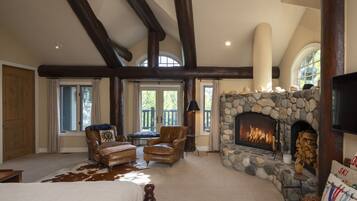 4 chambres, bureau, fer et planche Ă repasser, lit parapluie