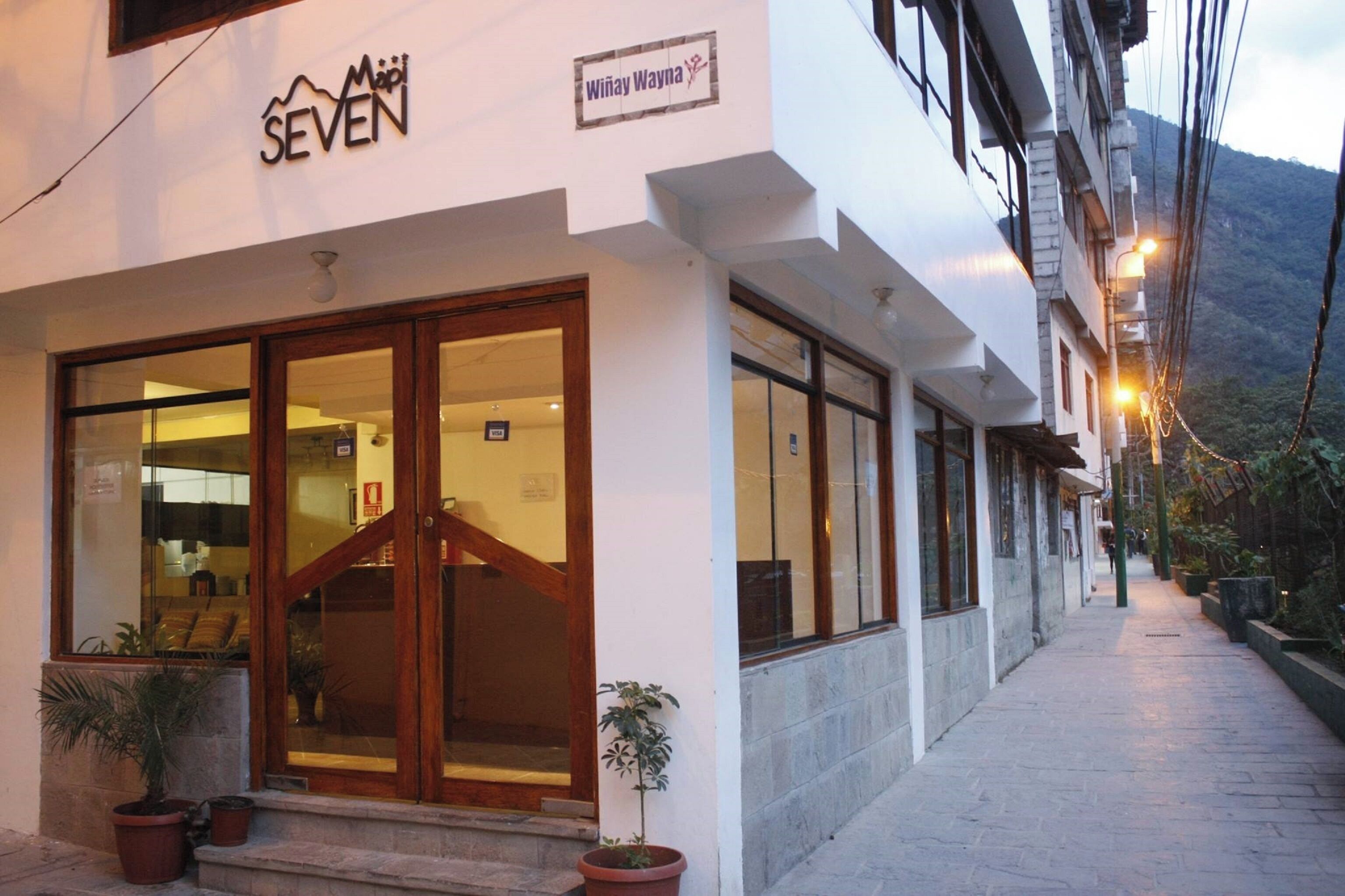 المنشأة من الخارج