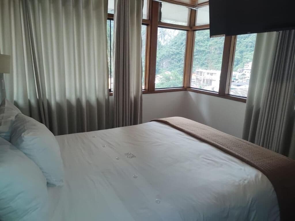 Dobbeltrom – standard, fjellutsikt | Skrivebord, skrivebord for bærbar PC og wi-fi (inkludert)