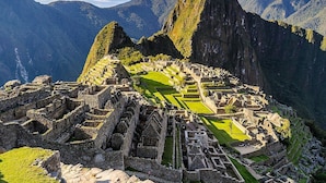 The ruins of Machu Picchu with stone structures and terraces. - Hotel Seven Mapi Machupicchu (Machu Picchu)