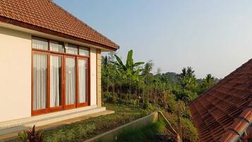 Villa, Garden View | Desk, laptop workspace, free WiFi