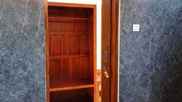 Desk, laptop workspace, free WiFi