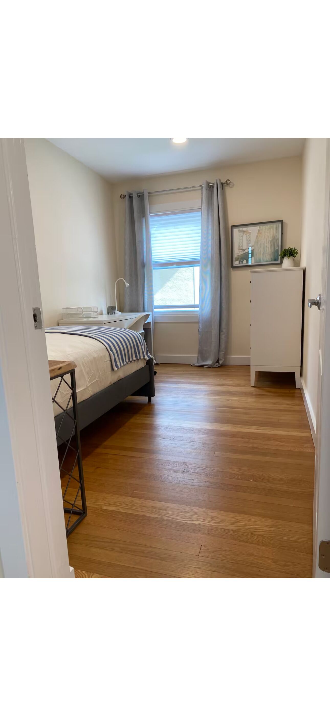 3 chambres, fer et planche à repasser, Wi-Fi, draps fournis