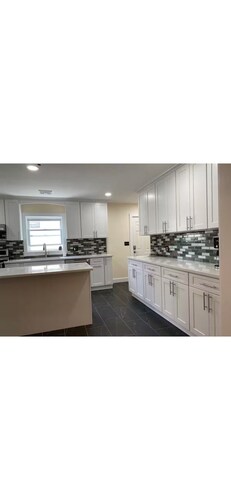 Charming 3-bedroom house with private driveway, steps to train in Mamaroneck