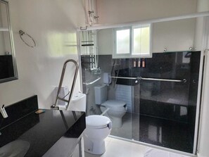 Suite | Bathroom