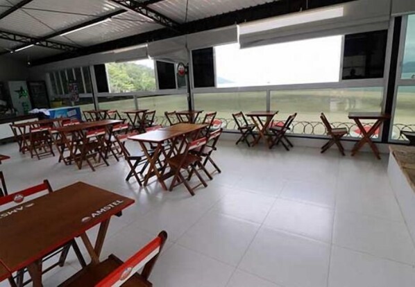 المنطقة المحيطة بالمنشأة