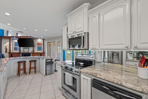 Pelican Point Bayfront Haven | Snowbird Ready!