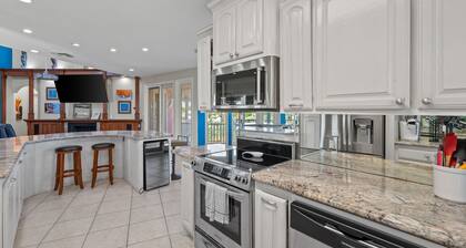 Pelican Point Bayfront Haven | Snowbird Ready!