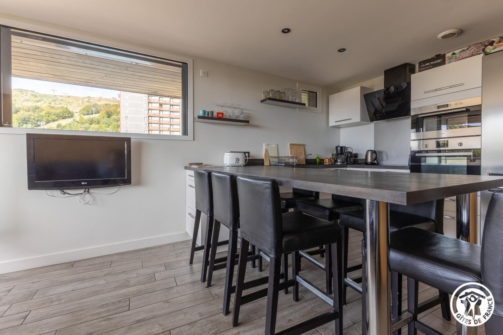 Frigorifero, microonde, forno, lavastoviglie