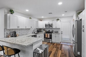 Oven, stovetop, dishwasher