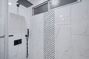 Bruser, håndklæder, Sæbe, Toiletpapir