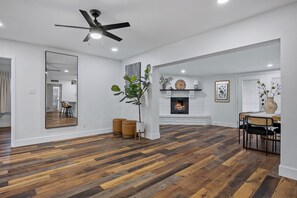 Interior - Hot Tub & Pool Getaway Near the Lakes – Prime Spot (Tempe)