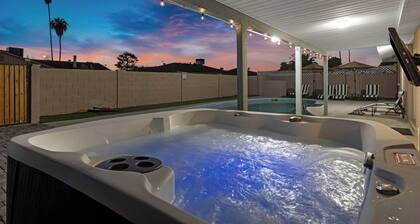 Hot Tub & Pool Getaway Near the Lakes – Prime Spot