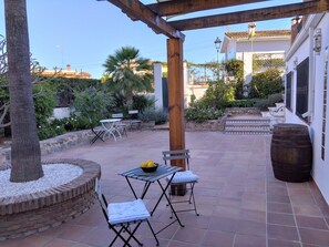 Outdoor dining - The Lemon Grove House - large private garden private pool - perfect for families (Torremolinos)