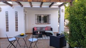 Outdoor dining - The Lemon Grove House - large private garden private pool - perfect for families (Torremolinos)
