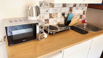 Superior Apartment, Smoking, Garden View | Private kitchen | Fridge, microwave, stovetop, cookware/dishes/utensils