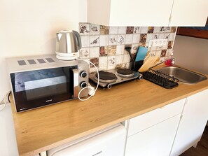 Superior-Apartment, Raucher, Gartenblick | Eigene Küche | Kühlschrank, Mikrowelle, Herdplatte, Kochgeschirr/Geschirr/Besteck