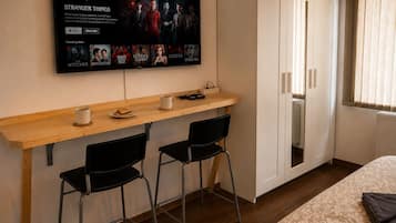 Skrivebord, arbejdsområde til bærbare computere, mørklægningsgardiner