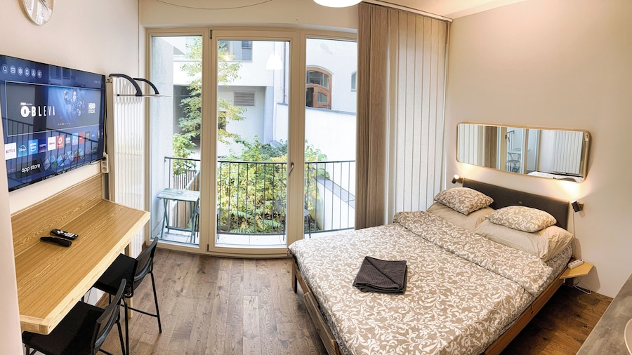 Quiet Central Stay & Parking Assistance