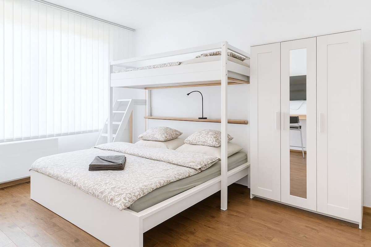 Appartement Supérieur, non-fumeurs, vue jardin | Bureau, espace de travail pour ordinateur portable, rideaux occultants